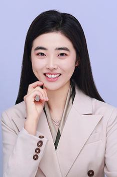 Color portrait of Tongyao Shen